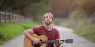 ANDREA ARENA: online il videoclip del nuovo singolo “GRASSOTTELLA”