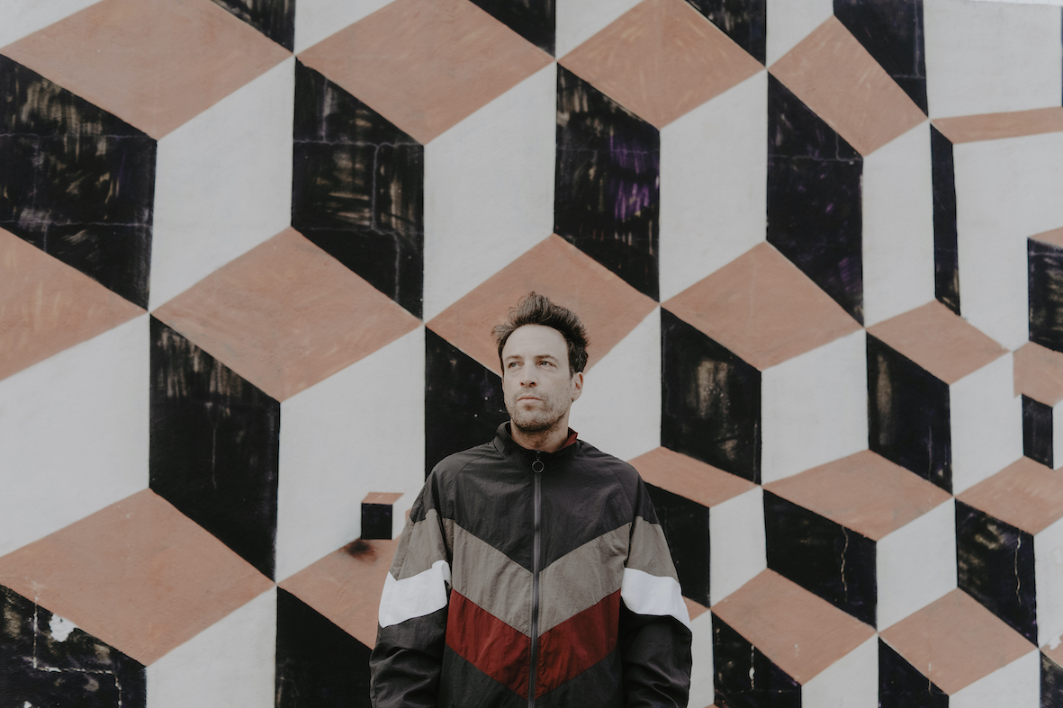 “Da un’altra vita”: nuovo singolo per il cantautore salentino SCURO