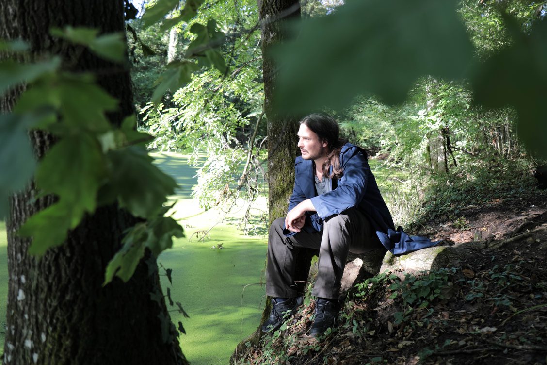Su YouTube il video di “SCENDE LE NOTTE” di ROCCO ROSIGNOLI
