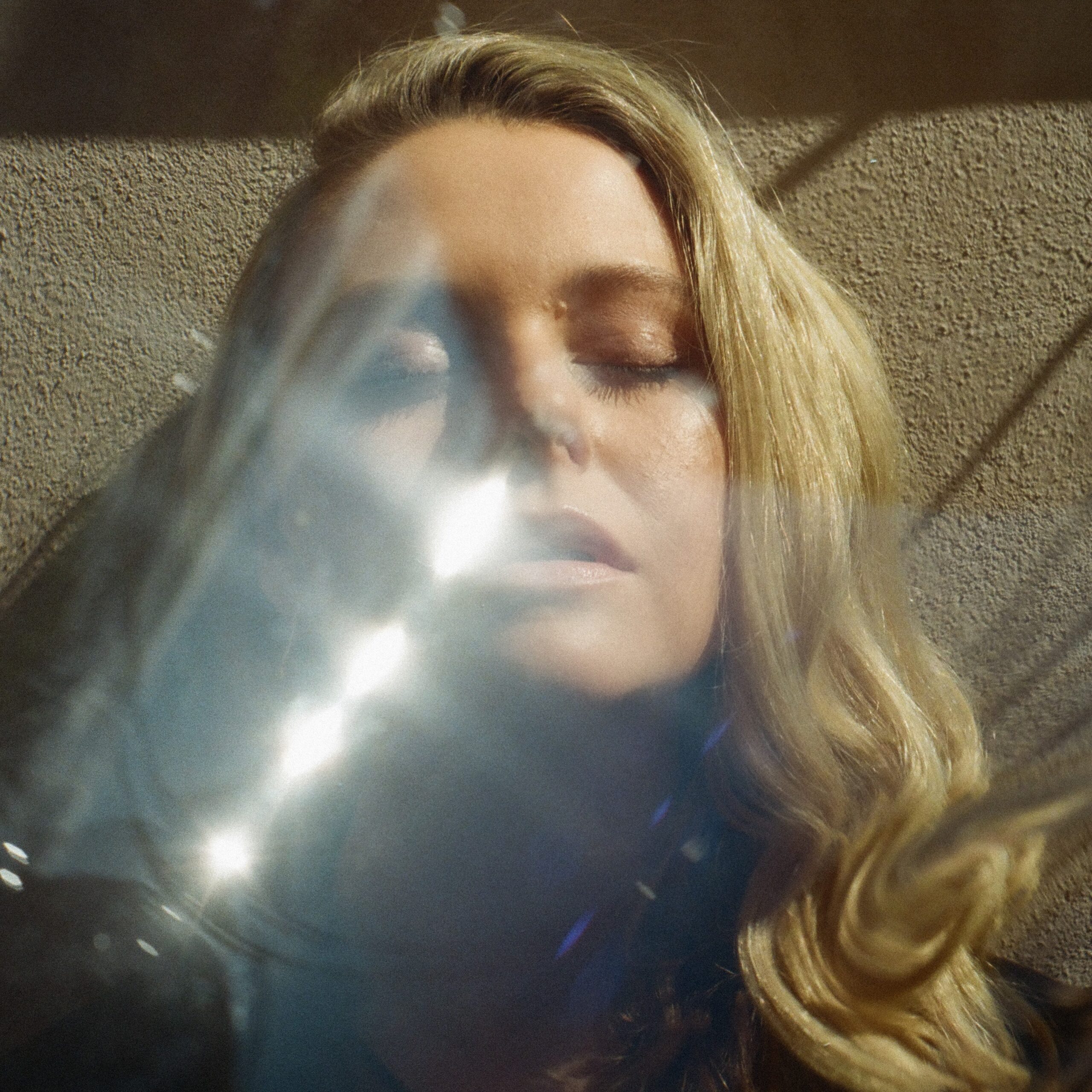 LUSAINT torna con “Joking”