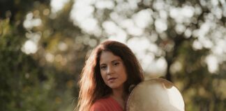 “Lassimi Accussì”: l’utlimo brano estratto da “L’ultima lucciola” di Beatrice Campisi